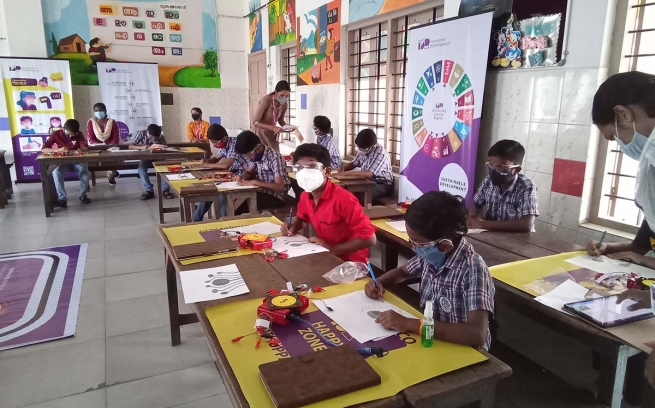 Indie – Salezjanie tworzą pierwszą “Strefę szczęśliwego uczenia się” dla dzieci ze stanu Kerala