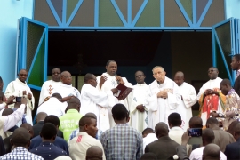 Demokratyczna Republika Konga – Ks. Chaquisse poświęca kaplicę pw. św. Melchiora w “Boscolac”