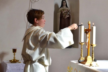 Vatican - A task for altar servers: "walk towards holiness"