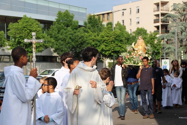 Francia - La evangelización que pasa por las familias