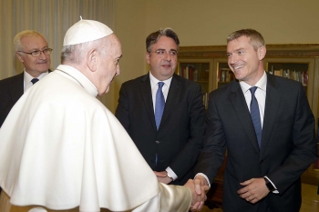 Vaticano - Papa Francisco nomeia diretor da Sala de Imprensa do Vaticano