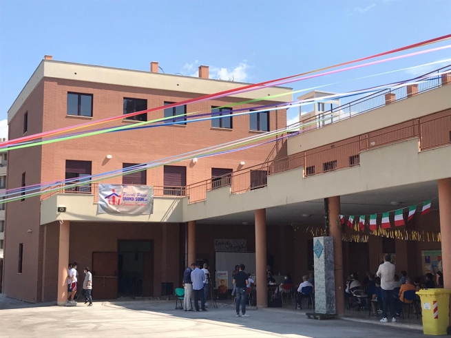 Italia – A Foggia apre “Casa Giò”, nuova comunità alloggio. Don Preite: “Scelta coraggiosa dei salesiani, dobbiamo stare dalla parte giusta, quella dei giovani”