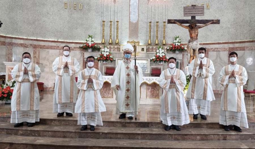 Filipinas - Ordenación diaconal de seis salesianos