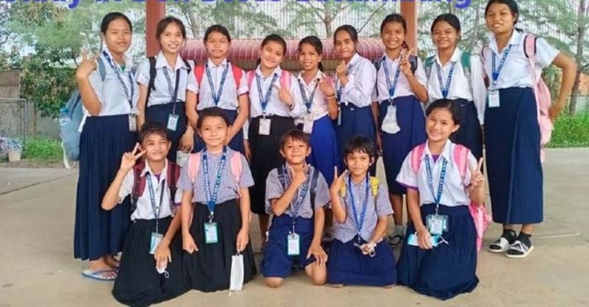 Camboja – Bolsas de estudo salesianas garantem educação a alunos carentes