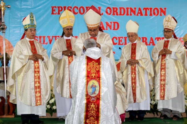 Indie – Diecezja Miao wita swojego nowego biskupa pomocniczego: bpa Dennisa Panipitchaia, salezjanina