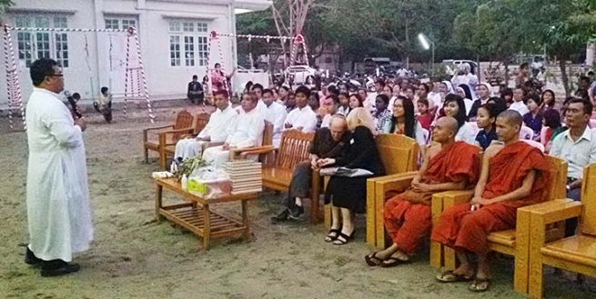 Myanmar - Interreligious dialogue "on the ground": Jews, Catholics and Buddhists together for street children