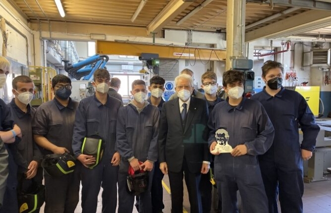 Italia – Mattarella en el Instituto Bearzi: "En este momento difícil es reconfortante estar bajo la imagen tranquilizadora de Don Bosco"