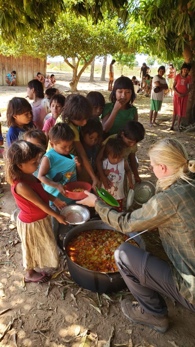 Brazil – Salesians and volunteers among indigenous people, to share bread, feed the hungry, heal the sick