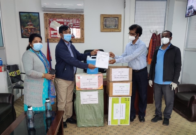 Nepal – Don Bosco Society donates Medical equipment to a newly established Covid Centre in Kathmandu valley for providing better and effective care