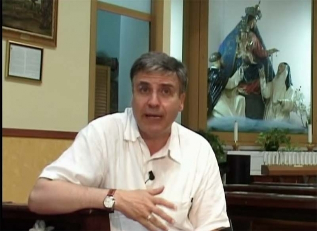 Italia - Don Antonio Palmese, un profesor involucrado en el trabajo social