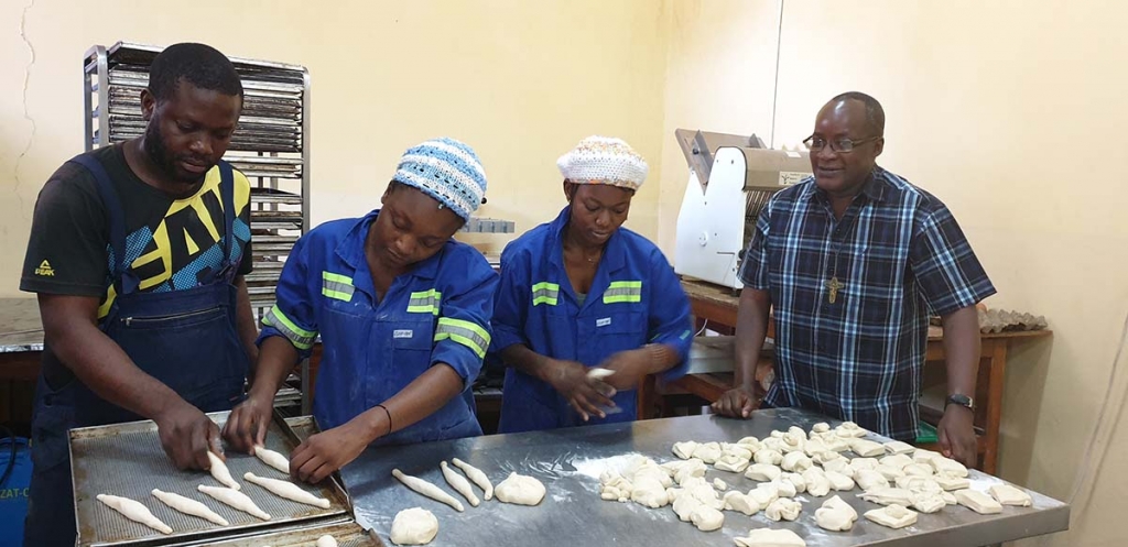R.D. Congo – Intensificata la produzione del pane “Don Bosco”