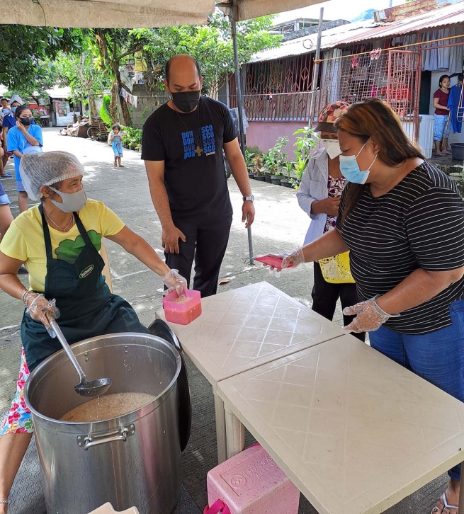Filipinas – Alimentar a miles de personas es un milagro salesiano diario en Calauan