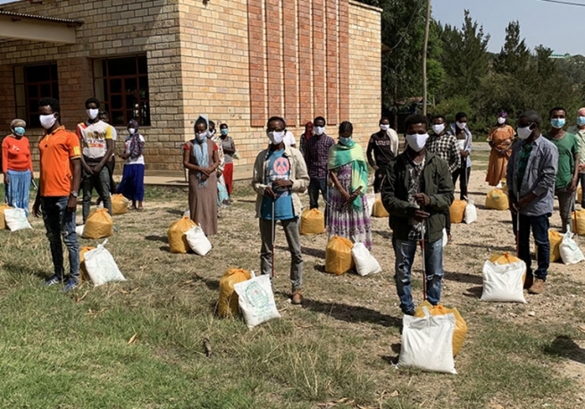 France – In this time of Lent, "Fondation Don Bosco" launches appeal to support two projects, one at home, the other in Ethiopia