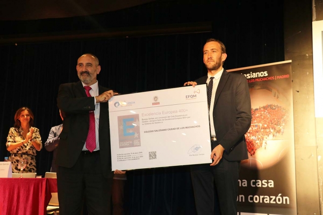 Spain - Two Salesian institutes improve their Certificates of Excellence in Administration