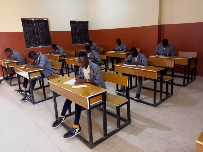 Nigéria – Uma oportunidade de educação e de futuro para 150 jovens com as bolsas de estudo "Missão Salesiana"