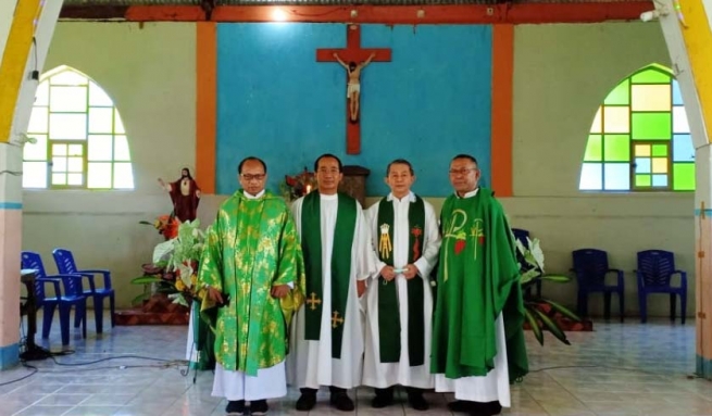 Indonesia – Frs. Peter and Paul form the first SDB community in Flores Island