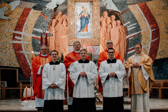Polônia - Profissão Perpétua de três Salesianos jovens