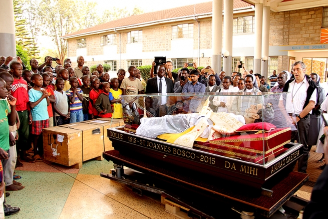 Kenia - La urna de Don Bosco en Nairobi. “Don Bosco está en África, y nunca nos dejará”