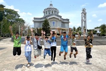 Thailand - Many young people involved in catechetical camp during Holy Week