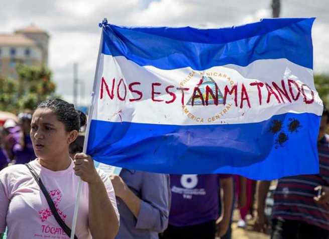 Nikaragua – Modlitwa w intencji pokoju przed Najświętszym Sakramentem