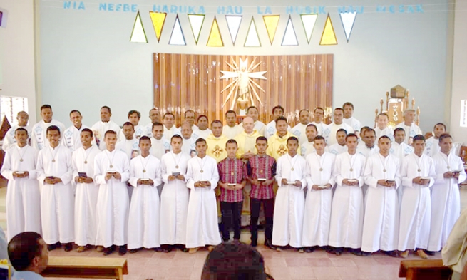 Timor Wschodni – 15 nowicjuszy składa pierwsze śluby zakonne