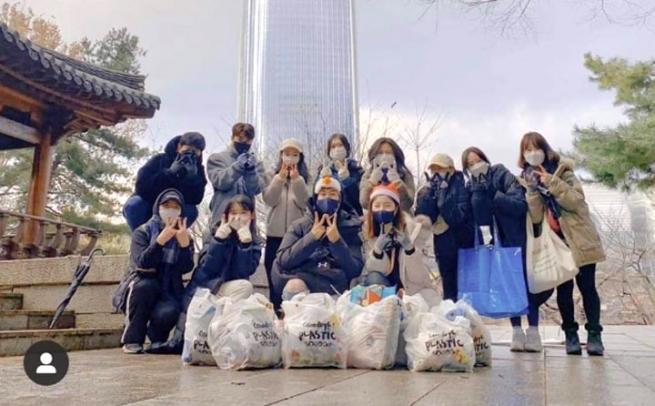 Corea del Sud – Un exallievo ispira un movimento con il suo amore per la Terra: un’iniziativa di “plogging”
