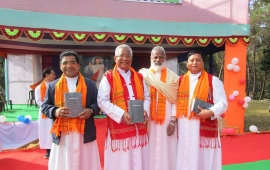 India – Un salesiano traduce la Bibbia in lingua tiwa