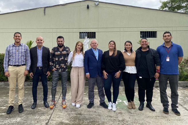 Colômbia – O P. Gildasio Mendes reúne-se com a Equipe de Comunicação da inspetoria “São Luís Bertrand” da Colômbia–Medellín (COM)