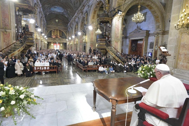 Chile – O Papa Francisco a religiosos e clero: “O Povo de Deus não precisa nem espera por super-heróis”