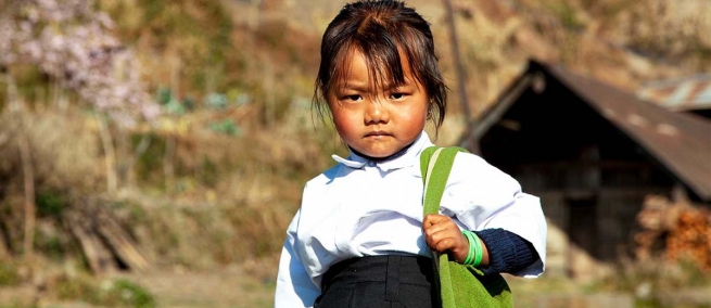 Índia – Mais luz para a educação dos pequenos de Khoupum Valley