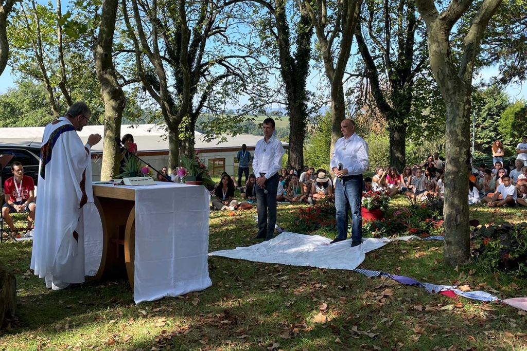 Francia – 300 giovani assistono alla professione perpetua di due salesiani: Emmanuel Petit e Lionel Touron