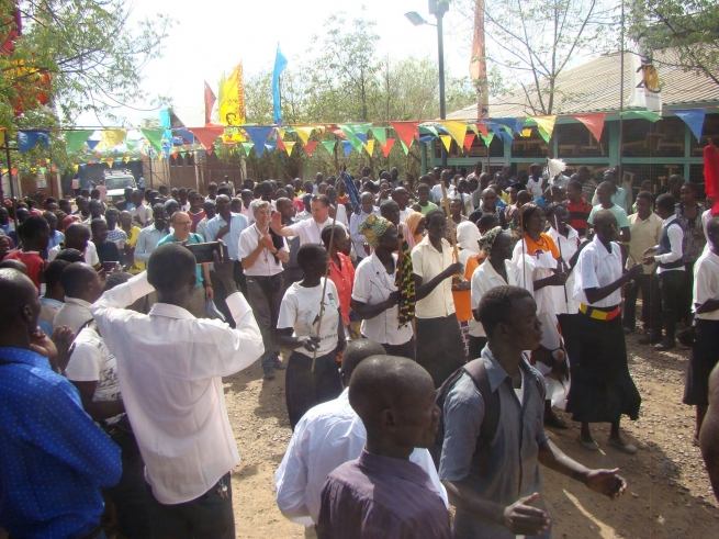 Kenya – The Rector Major in the Kakuma refugee camp