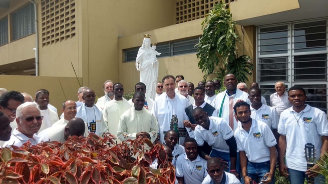 Mozambique - Los días de la sonrisa para el Rector Mayor