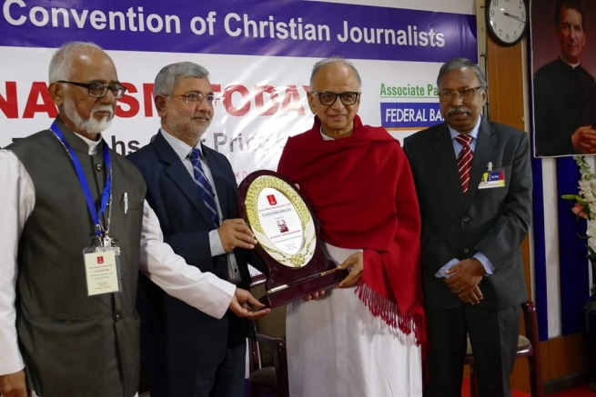 India – Mons. Menamparampil, SDB, riceve il Premio “Louis Careno 2020” per l’eccellenza nel giornalismo