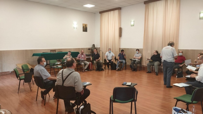 Italia – "Notas de Pastoral Juvenil" se reúne, discierne y planifica su futuro