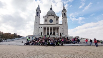 Włochy – Setki członków “Savio Club” na Colle Don Bosco: odkrywanie sekretu świętości Dominika Savio