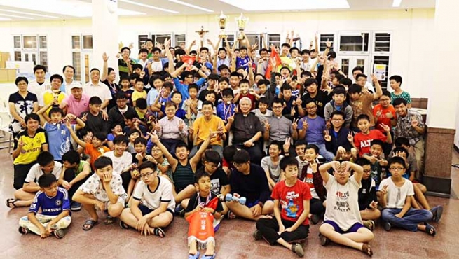 Hongkong – Charyzmat salezjański w szkole technicznej w Aberdeen