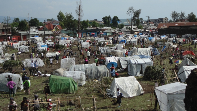 República Democrática del Congo – Surge espontáneamente un campamento de desplazados alrededor de la casa salesiana "Don Bosco Ngangi"