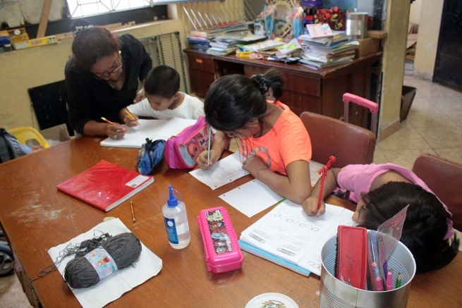 Peru – Generous women are betting on the education of needy