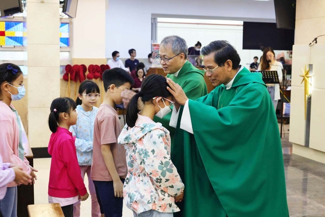 Hong Kong – Le P. Joseph Phuoc visite la paroisse salésienne dédiée à Marie Auxiliatrice