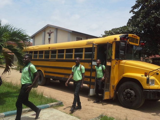 Nigeria – Bus donation coordinated by Salesian Missions ensures student transportation for school events and activities