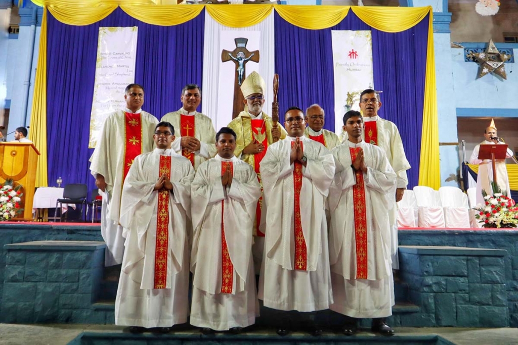 Indie – Czterech nowych kapłanów inspektorii Mumbaju