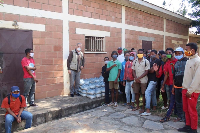 Madagaskar – Solidarność i prewencja, by pomóc potrzebującym i zapobiec zakażeniom