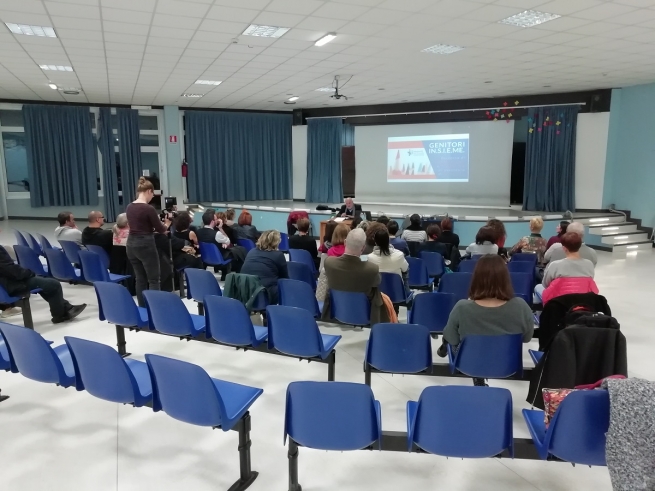 Italy – Progetto INSIEME, in Venaria Reale, workshop for parents to learn how to "wash clothes" together
