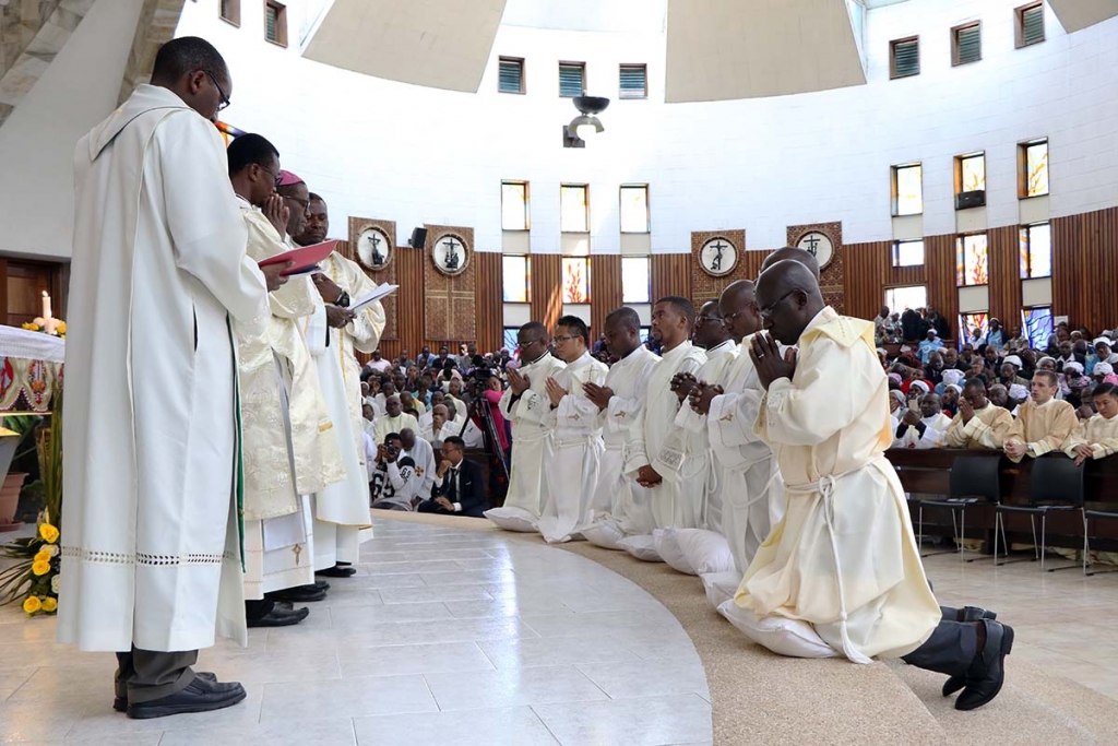Kenya – Ordinazioni di 7 sacerdoti e 13 diaconi salesiani