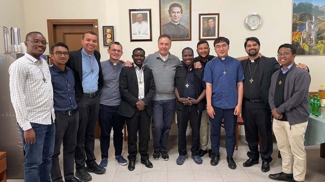 RMG – Il Rettor Maggiore ai salesiani in formazione dello Studentato Teologico del Gerini: “Salesiani prima ancora che preti”