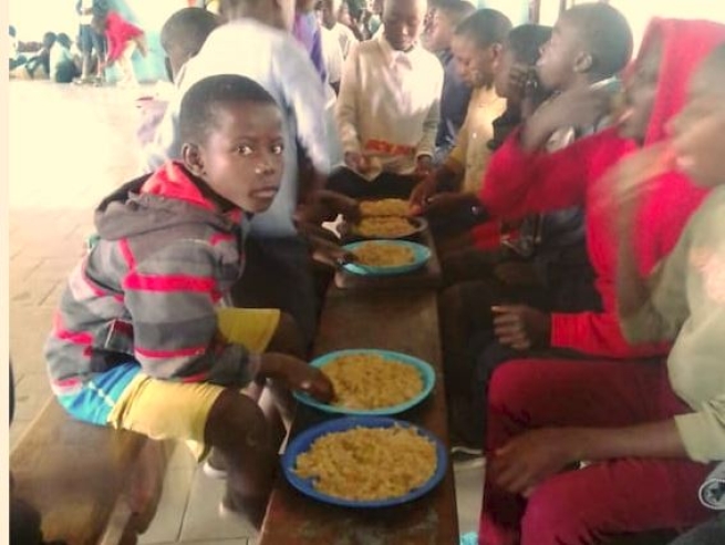 Democratic Republic of Congo – Rice-meals increase student attendance