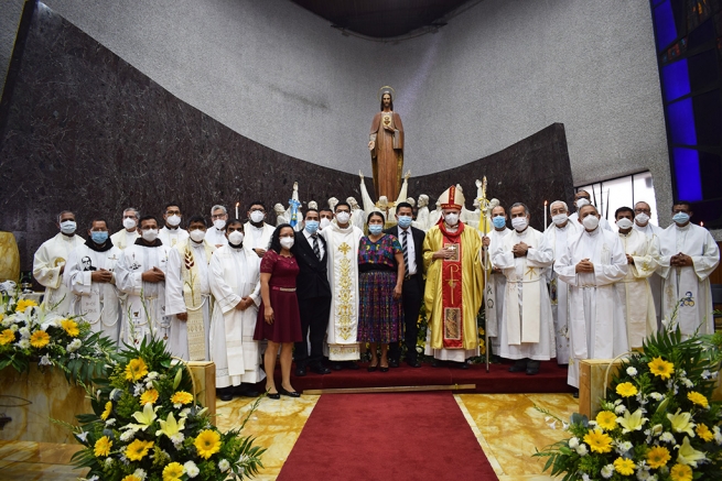 Guatemala – Ordenação Sacerdotal de salesiano Walter Armando Solís Culajay