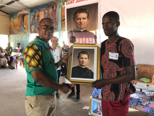 Gambia - "One day with Don Bosco", in a most Salesian work