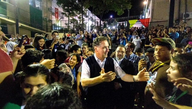 Paraguay  - Cálida bienvenida al Sucesor de Don Bosco